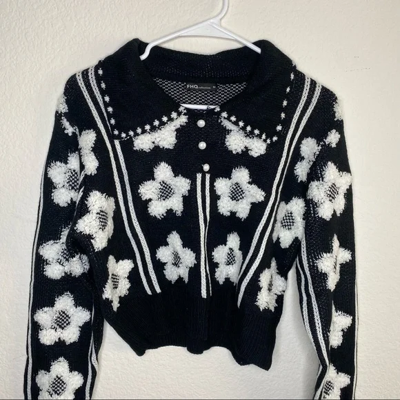 Cute sweater! - Picture 2 of 12